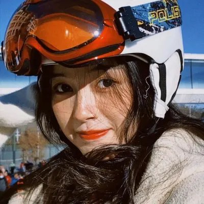 八重子的低音海报